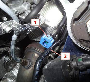 Attach the new body delivery line to the engine delivery line and snap the lock closed